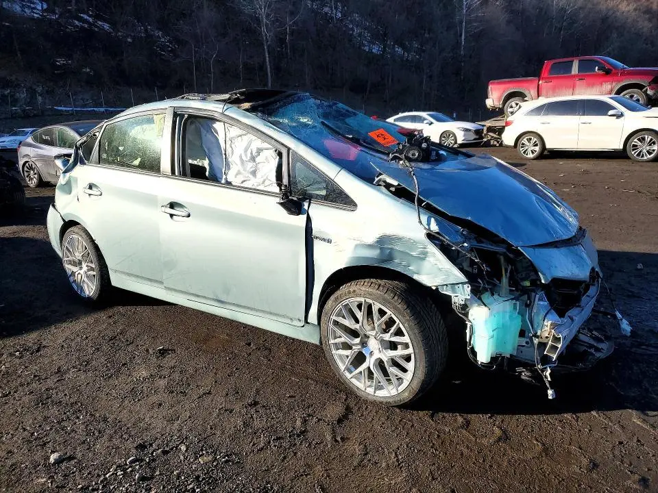 2014 TOYOTA PRIUS THREE  