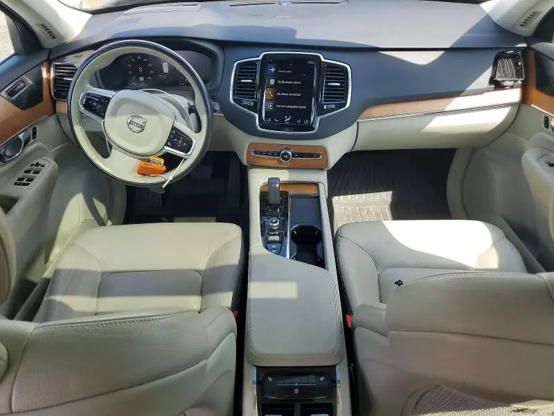 2021 VOLVO XC90 T8 RECHARGE MOMENTUM  