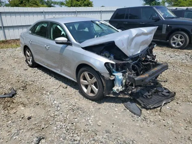 2013 VOLKSWAGEN PASSAT SE  