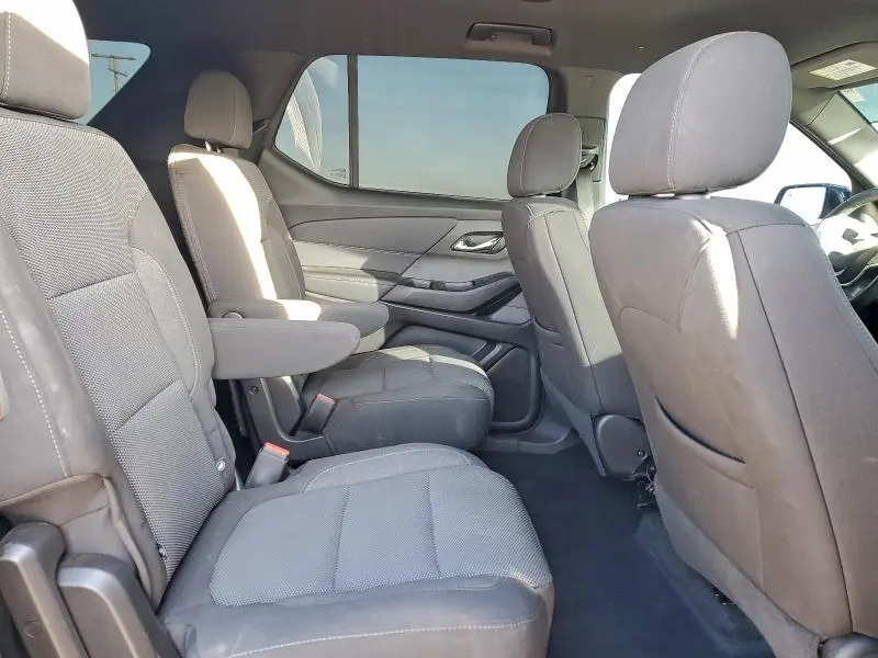 2023 CHEVROLET TRAVERSE LT  