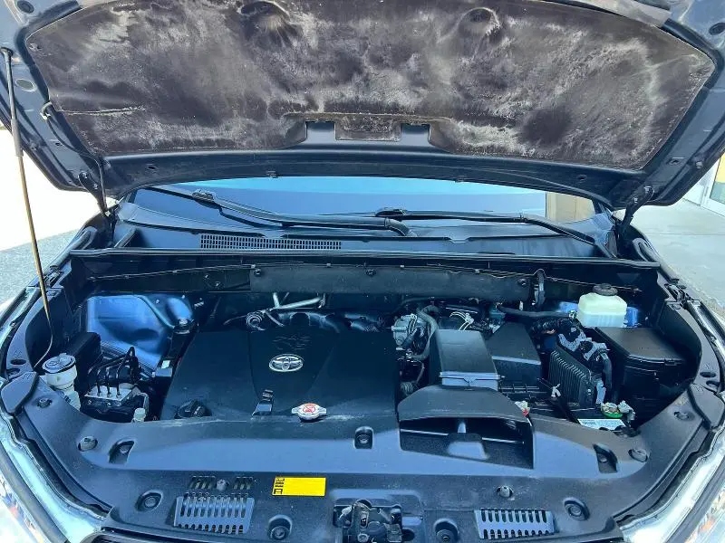 2018 TOYOTA HIGHLANDER LE  