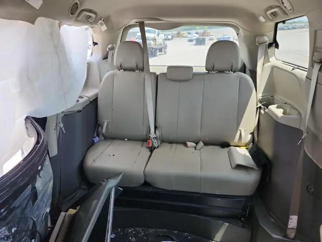 2020 TOYOTA SIENNA XLE  
