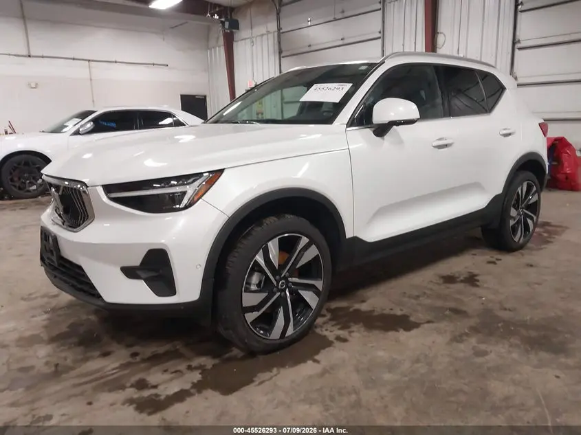 2024 VOLVO XC40 B5 ULTIMATE BRIGHT THEME