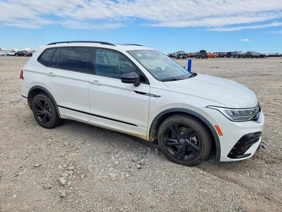 2023 VOLKSWAGEN TIGUAN SE R-LINE BLACK  