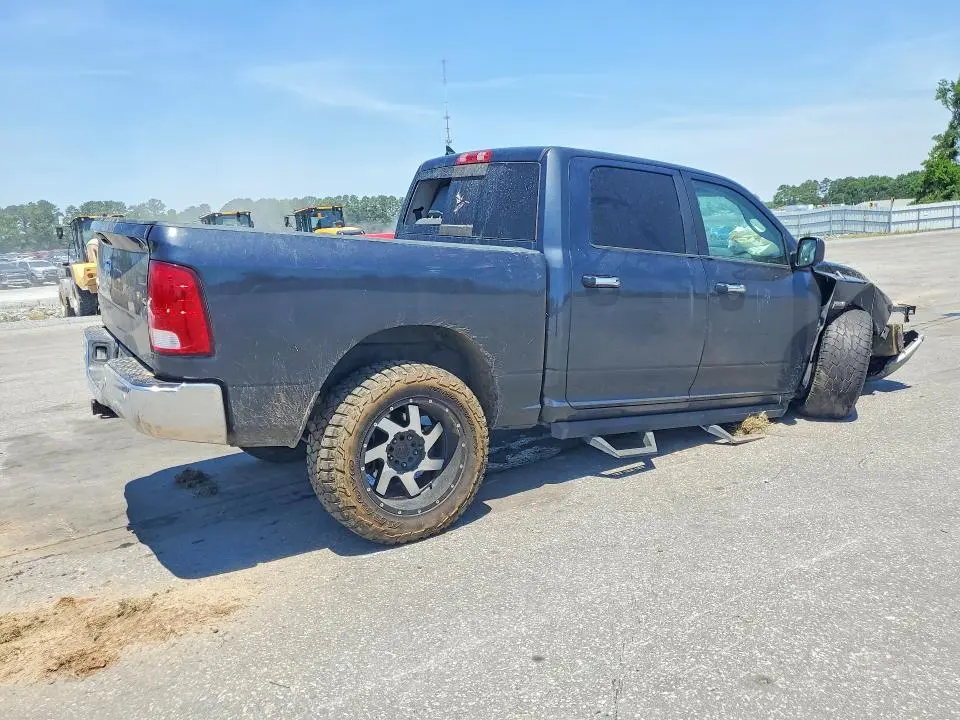 2017 RAM 1500 SLT  