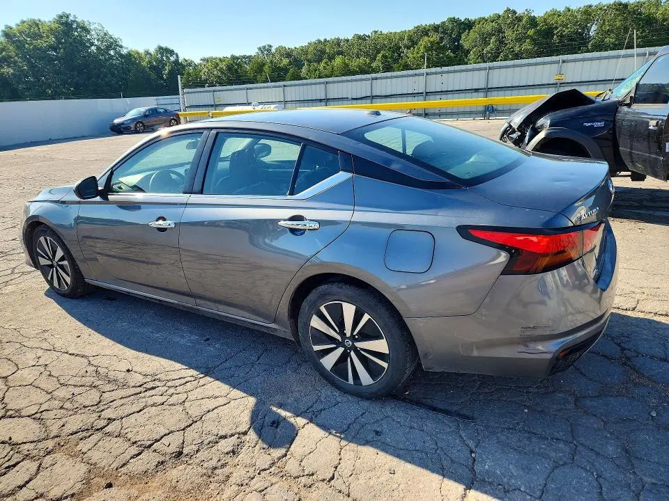 2022 NISSAN ALTIMA SV  