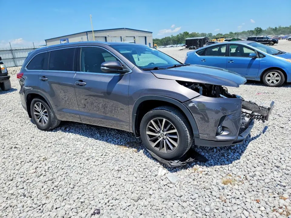 2017 TOYOTA HIGHLANDER XLE  