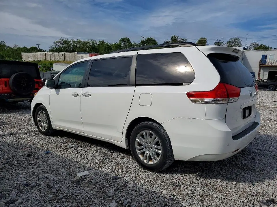 2012 TOYOTA SIENNA XLE 8-PASSENGER  