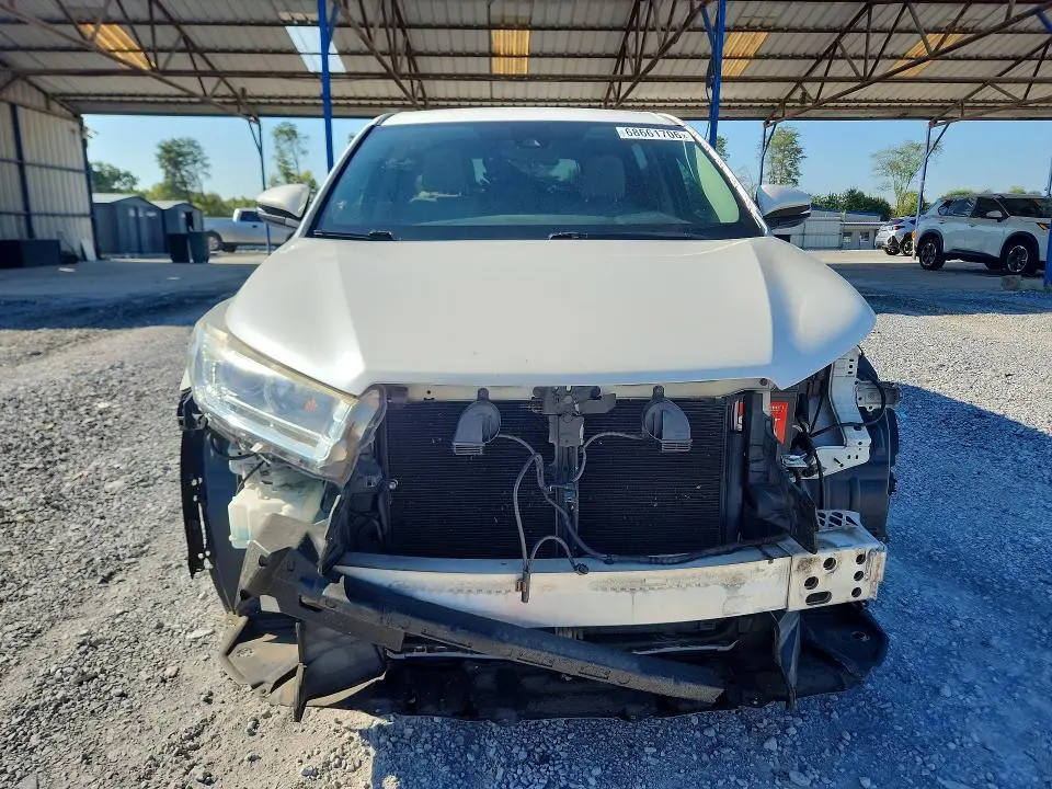 2017 TOYOTA HIGHLANDER LE  