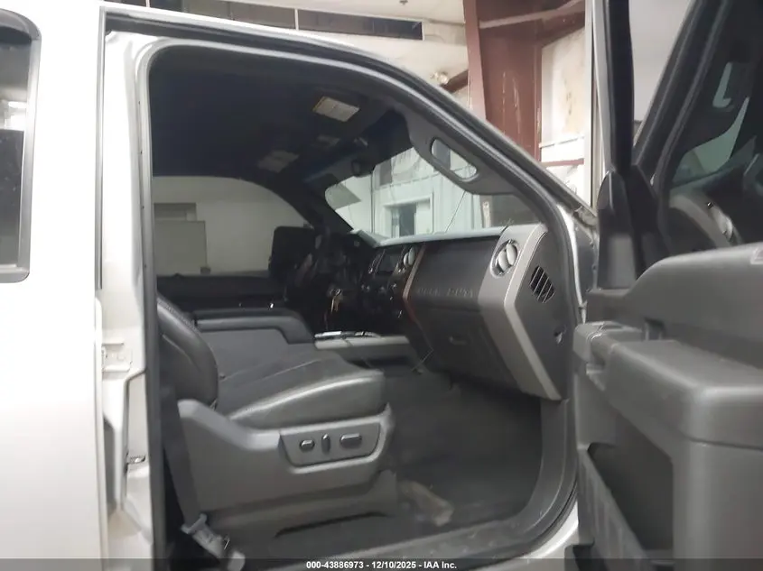 2011 FORD F-250 LARIAT