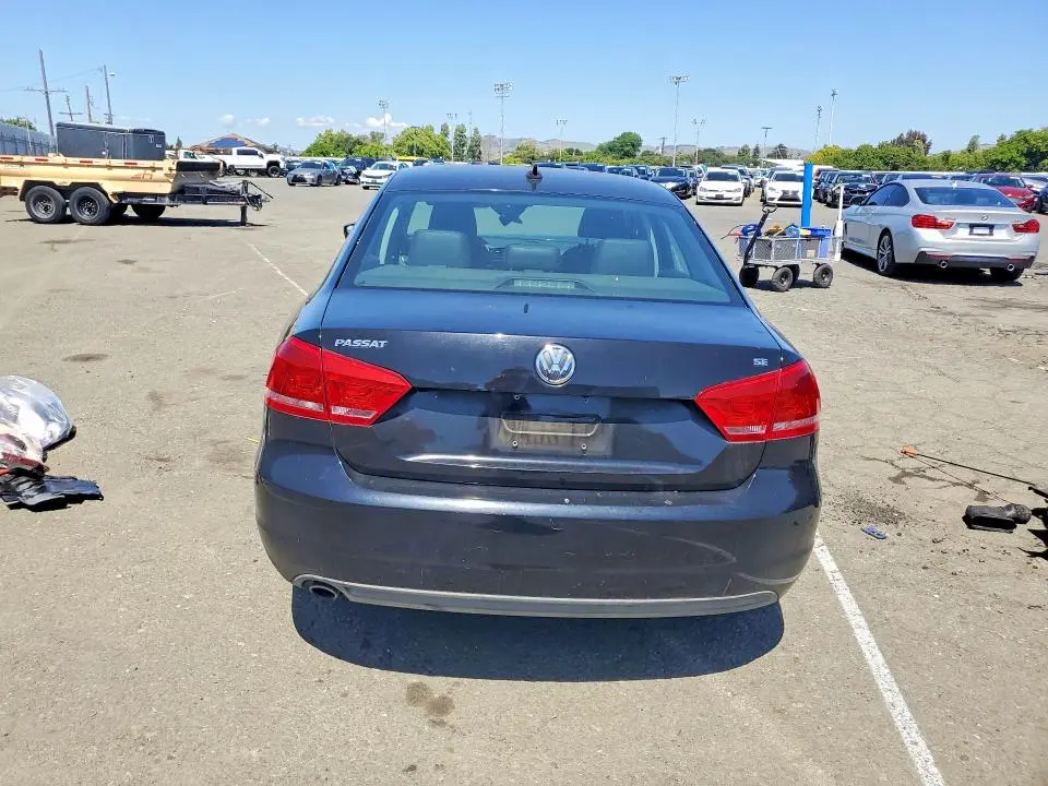 2013 VOLKSWAGEN PASSAT SE  