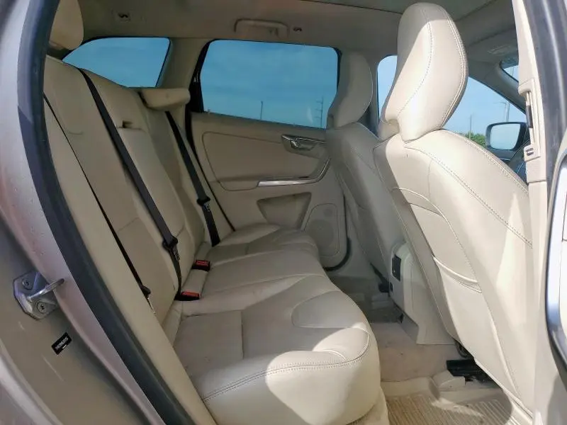 2016 VOLVO XC60 T5 PLATINUM  