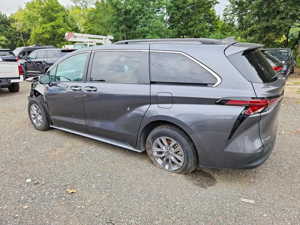 2025 TOYOTA SIENNA XLE 8-PASSENGER  