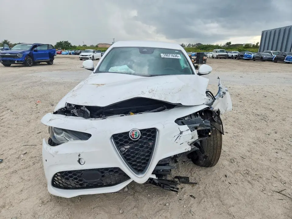2017 ALFA ROMEO GIULIA   