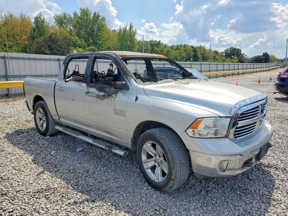 2016 RAM 1500 SLT  