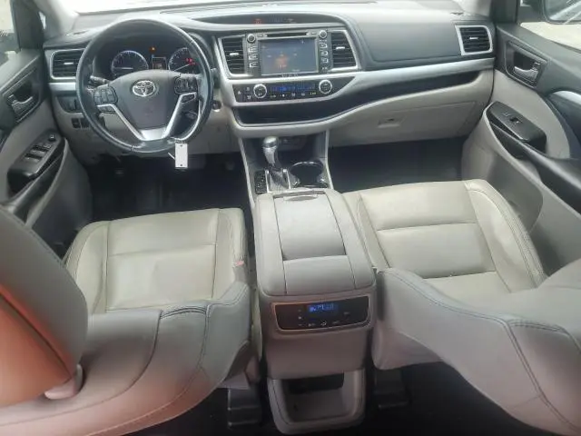 2018 TOYOTA HIGHLANDER SE  