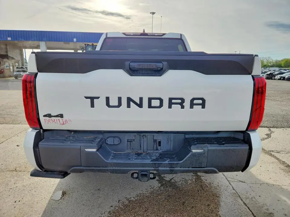 2023 TOYOTA TUNDRA SR5  