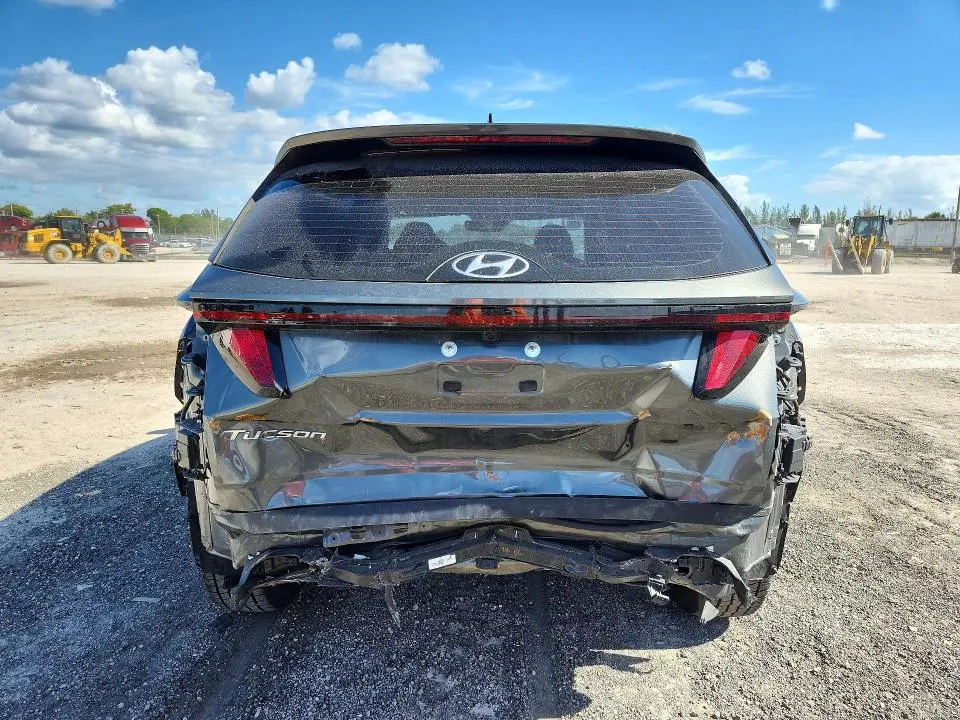 2022 HYUNDAI TUCSON SE  