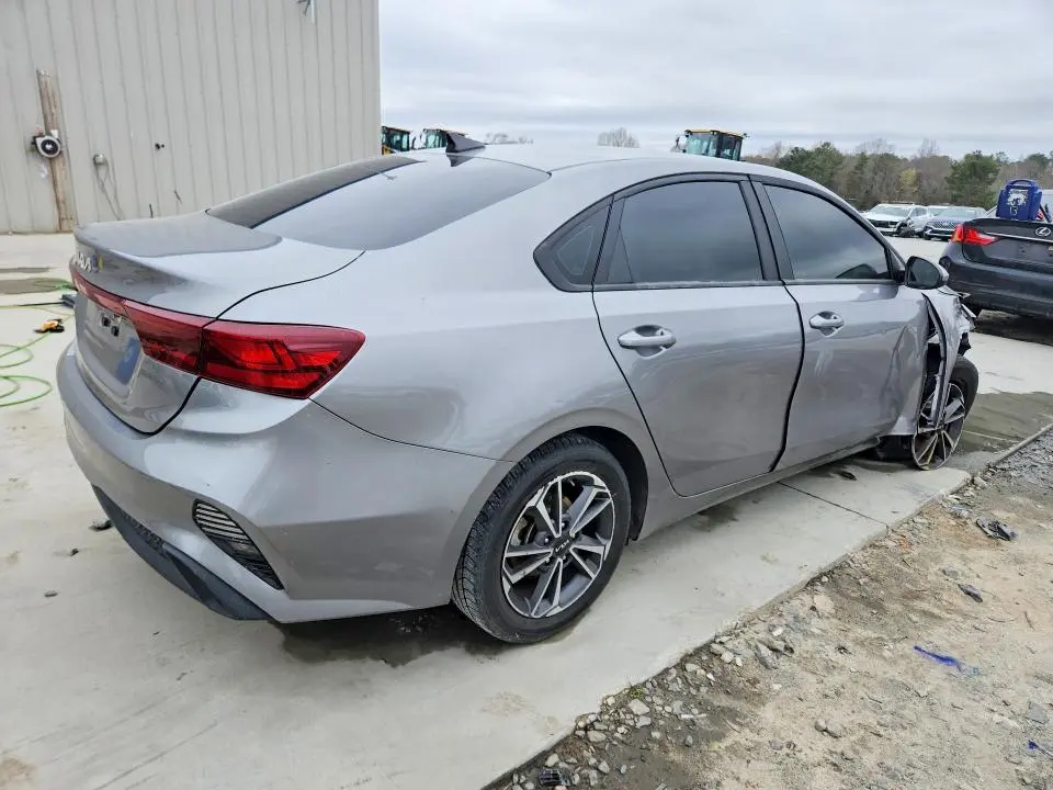 2022 KIA FORTE LXS  