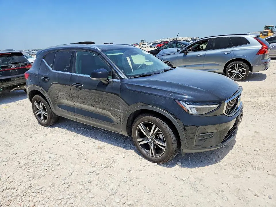2025 VOLVO XC40   