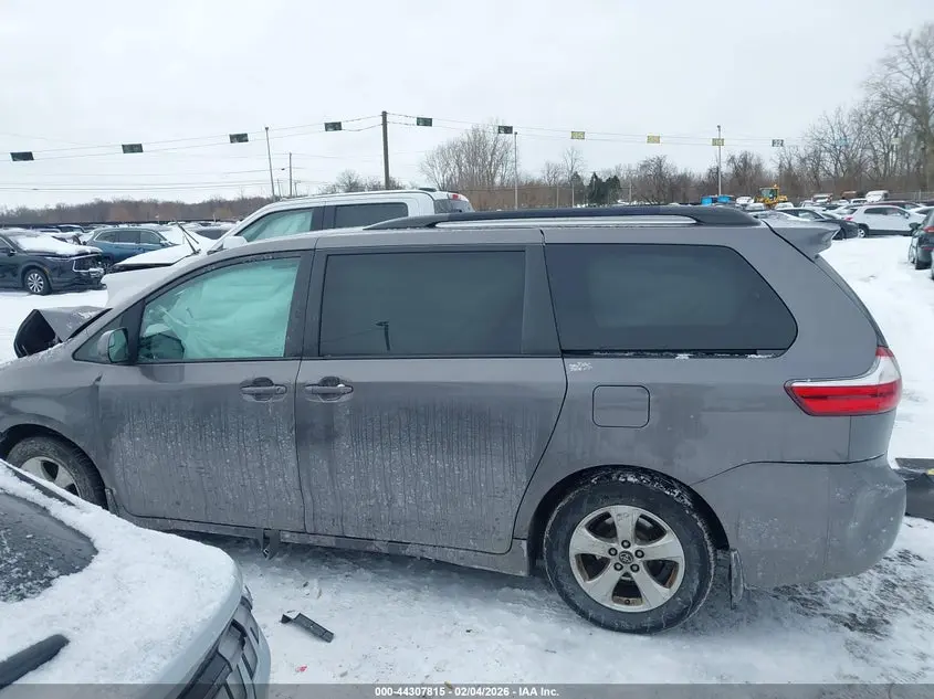 2019 TOYOTA SIENNA LE 8 PASSENGER
