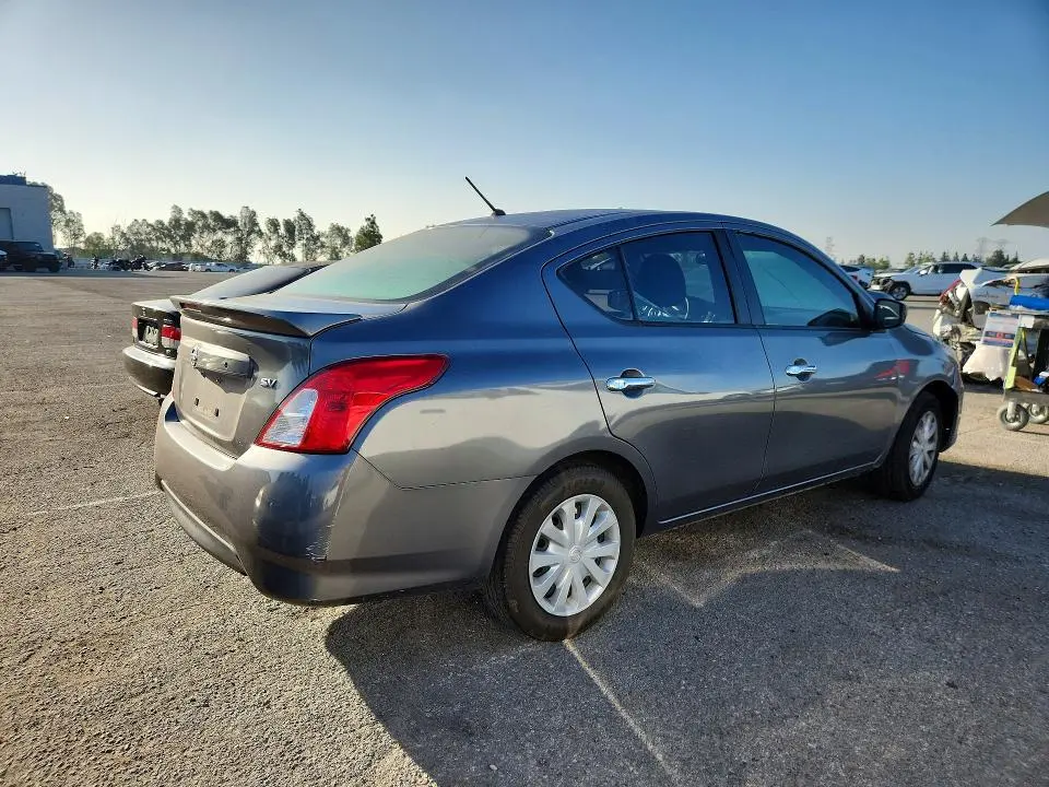 2018 NISSAN VERSA SV  