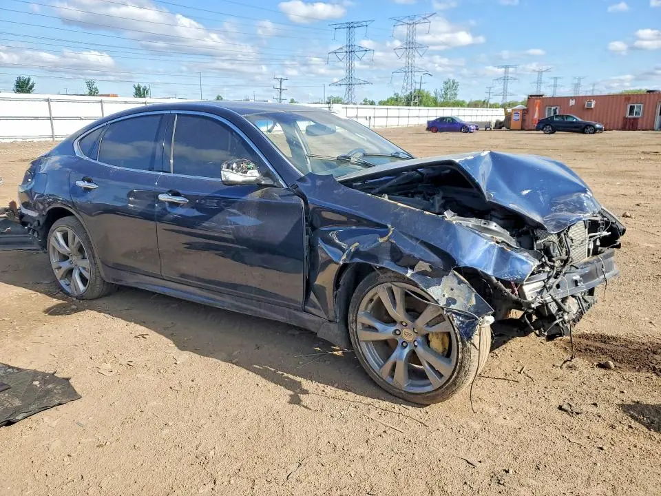 2015 INFINITI Q70 3.7  