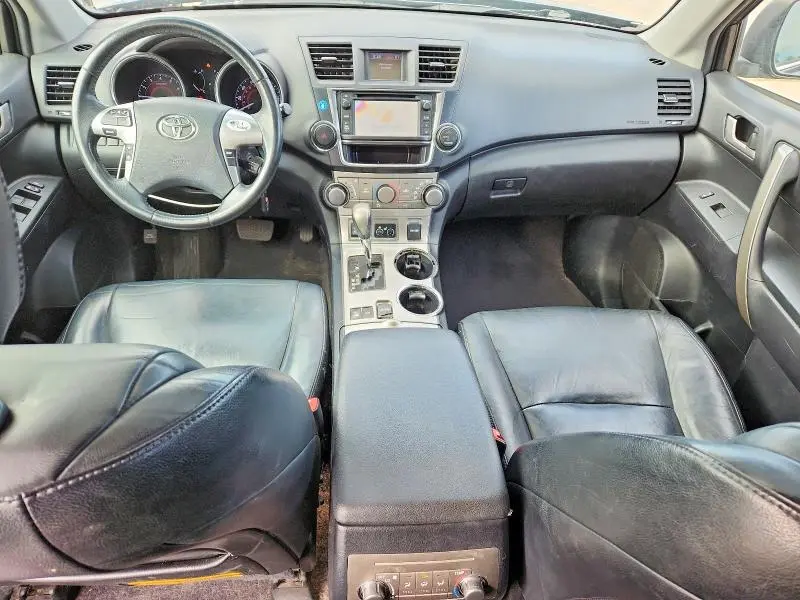2013 TOYOTA HIGHLANDER SE  
