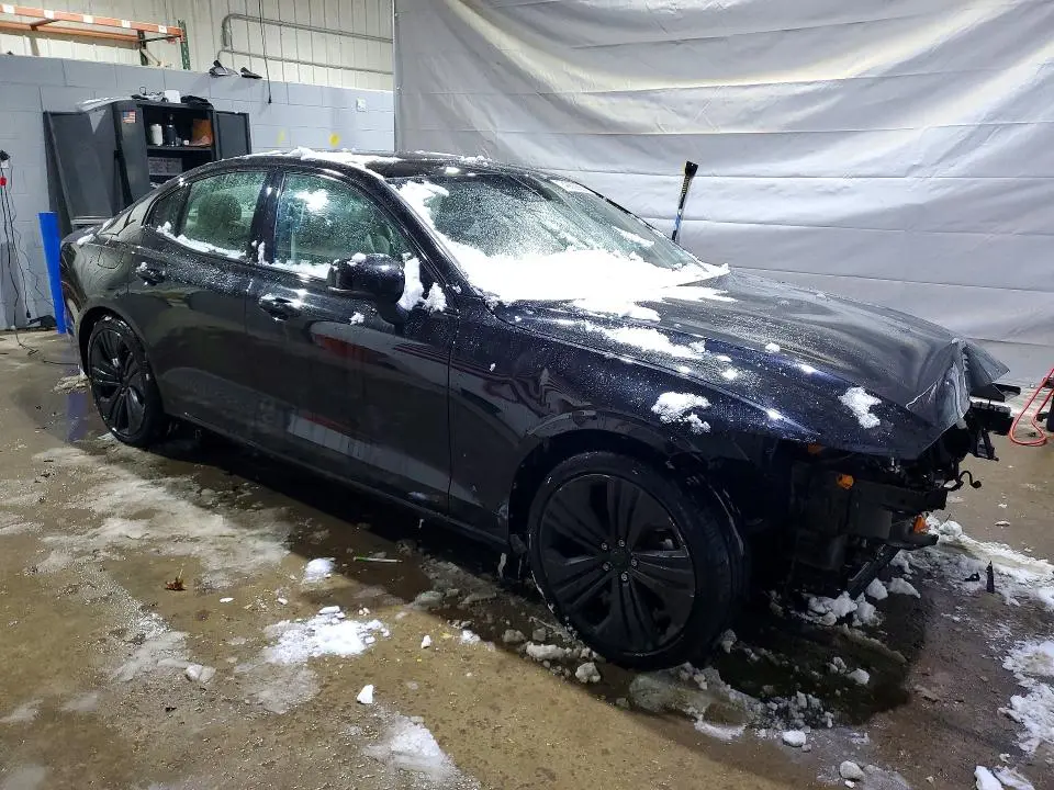 2022 VOLVO S60 B5 MOMENTUM  