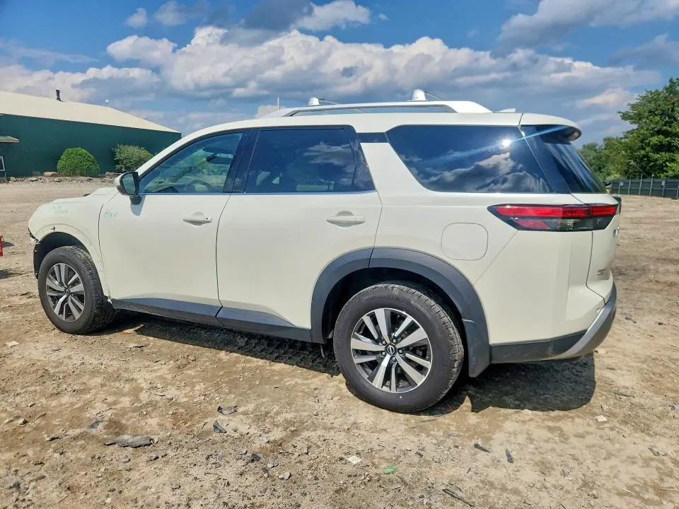 2024 NISSAN PATHFINDER SL  
