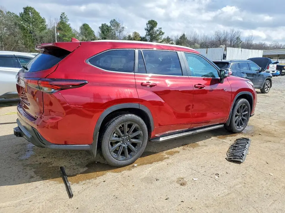 2025 TOYOTA HIGHLANDER XLE  
