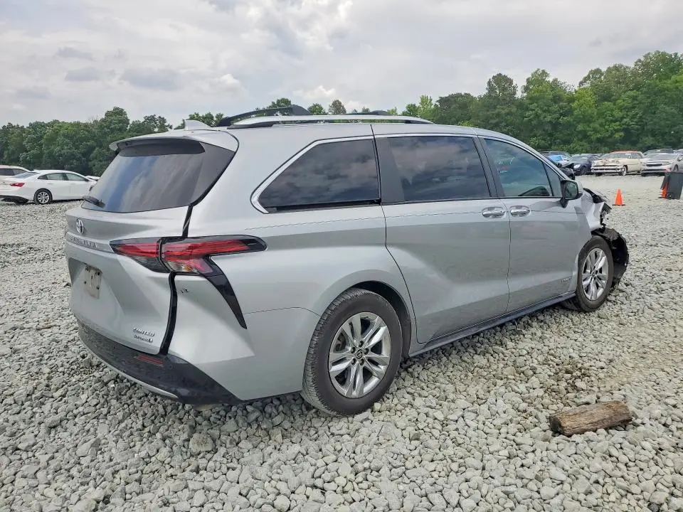 2021 TOYOTA SIENNA LIMITED 7-PASSENGER  
