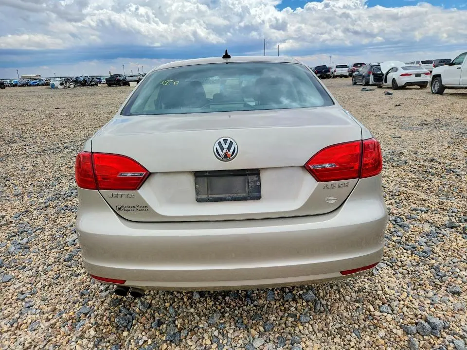 2013 VOLKSWAGEN JETTA SE  