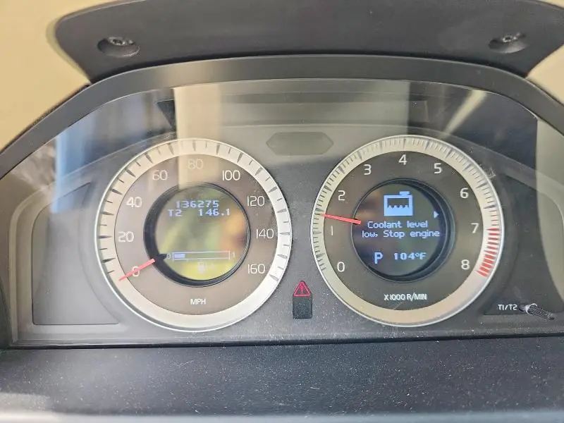 2011 VOLVO XC70 3.2  