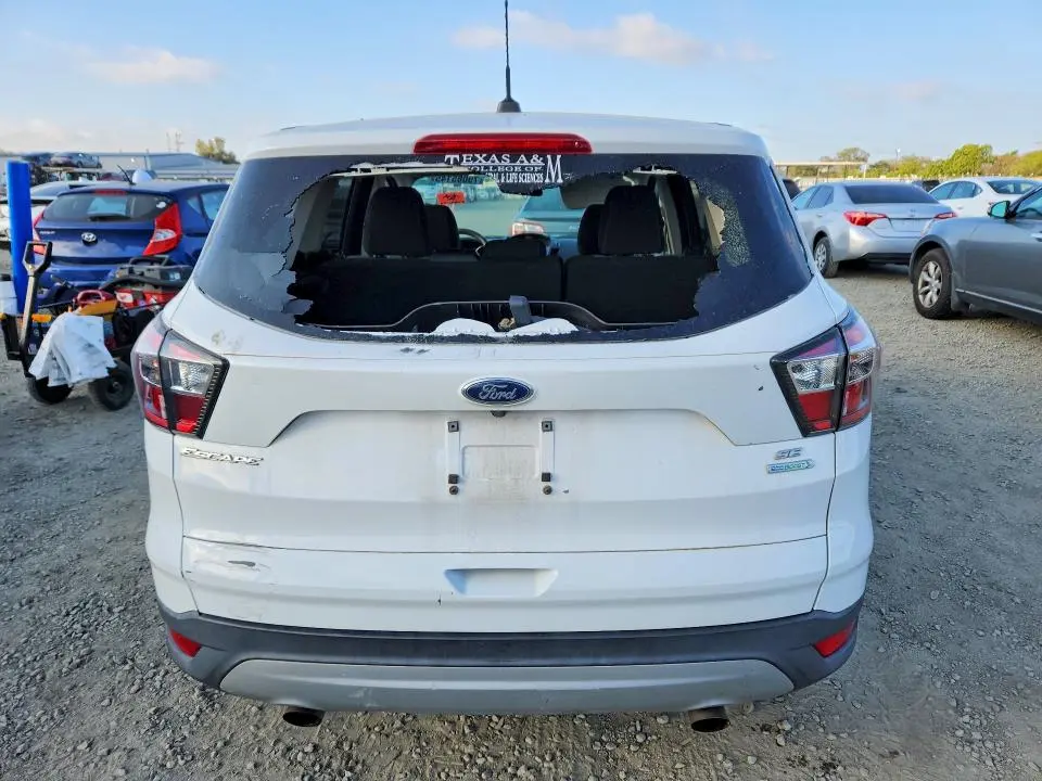 2017 FORD ESCAPE SE  