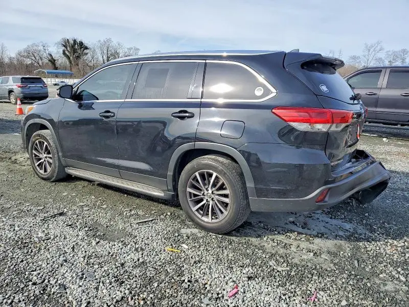2019 TOYOTA HIGHLANDER SE  