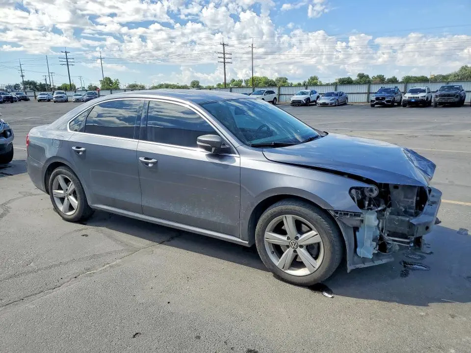 2013 VOLKSWAGEN PASSAT SE  
