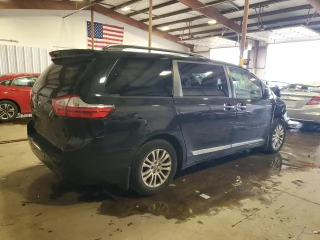 2017 TOYOTA SIENNA XLE  