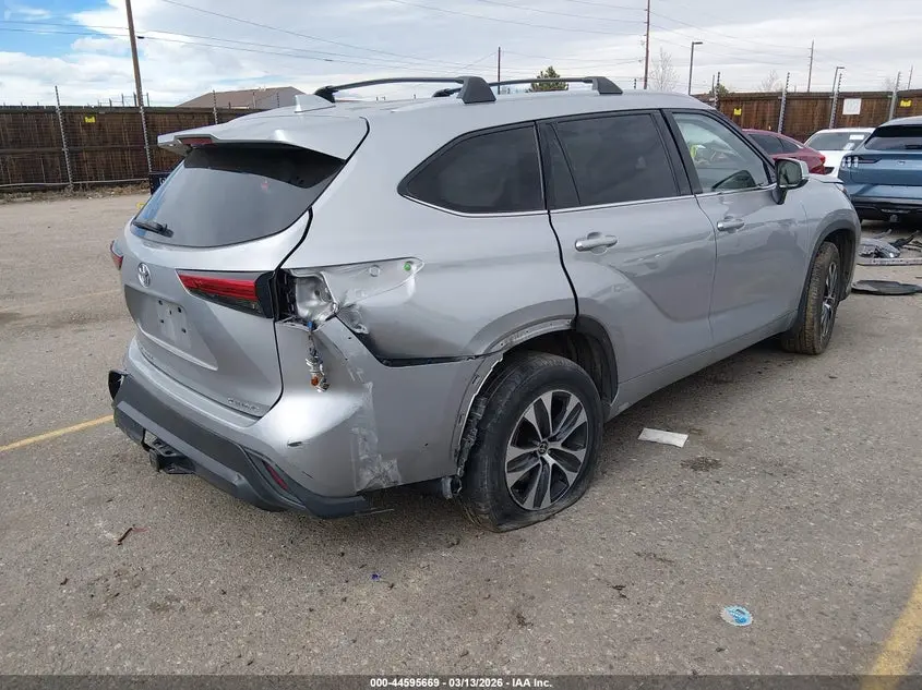 2022 TOYOTA HIGHLANDER XLE