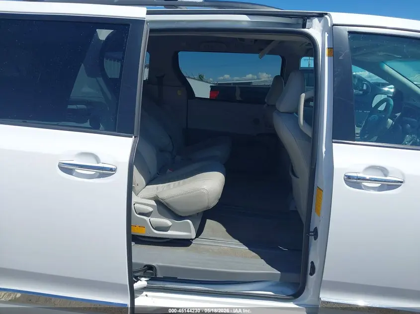 2012 TOYOTA SIENNA XLE V6 8 PASSENGER