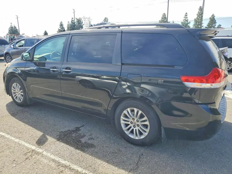 2011 TOYOTA SIENNA XLE  