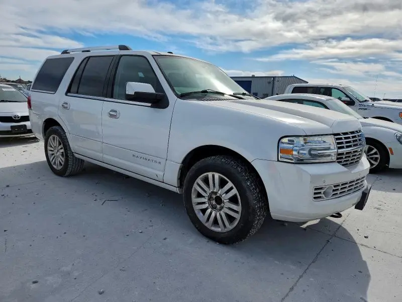 2011 LINCOLN NAVIGATOR   