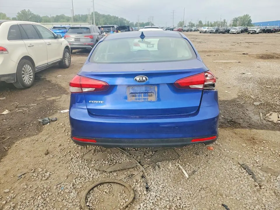 2017 KIA FORTE LX  