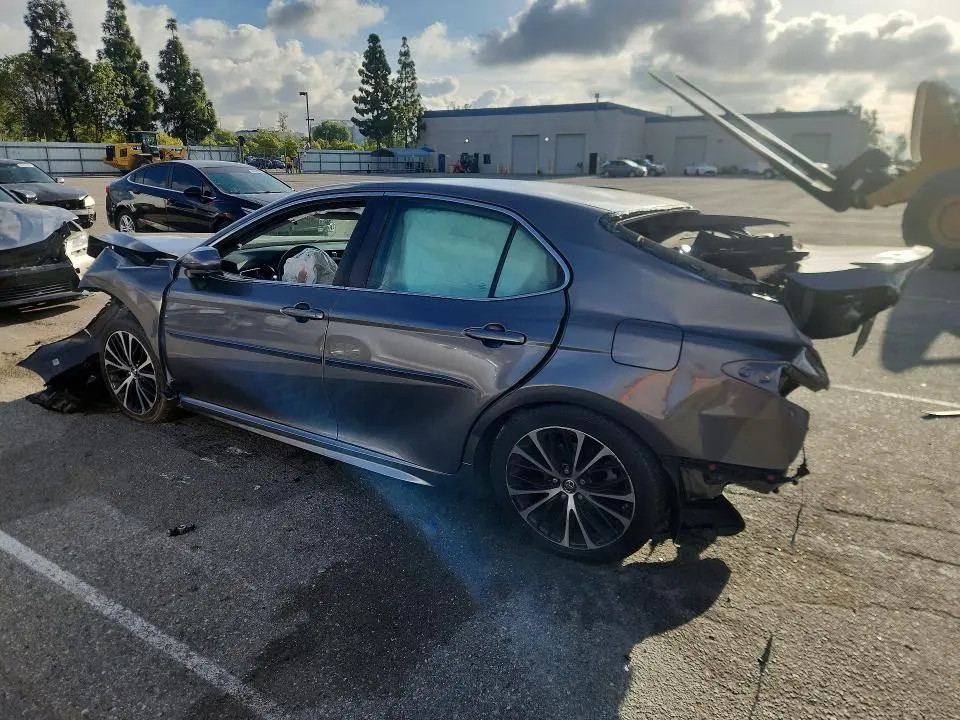 2018 TOYOTA CAMRY SE  