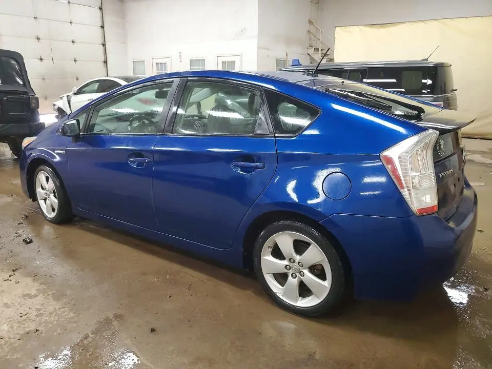 2010 TOYOTA PRIUS V  