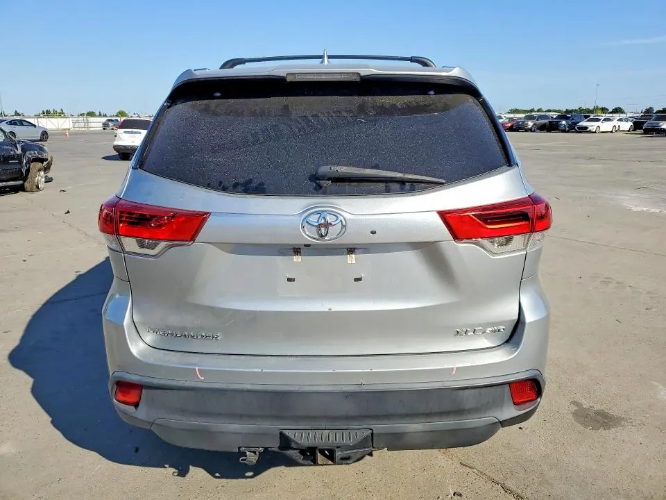 2017 TOYOTA HIGHLANDER XLE  