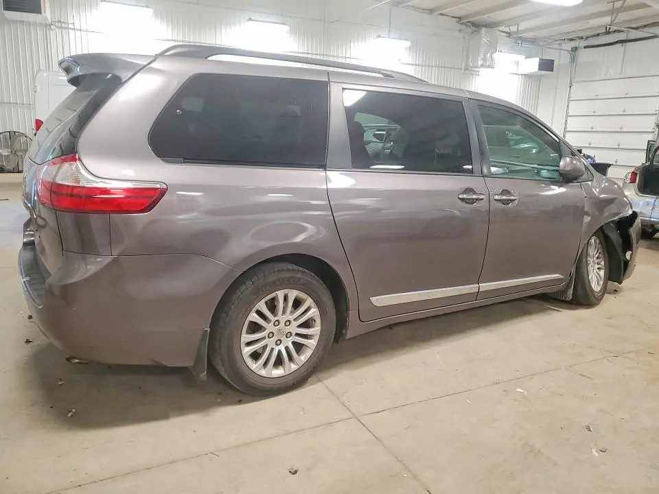 2015 TOYOTA SIENNA XLE 8-PASSENGER  