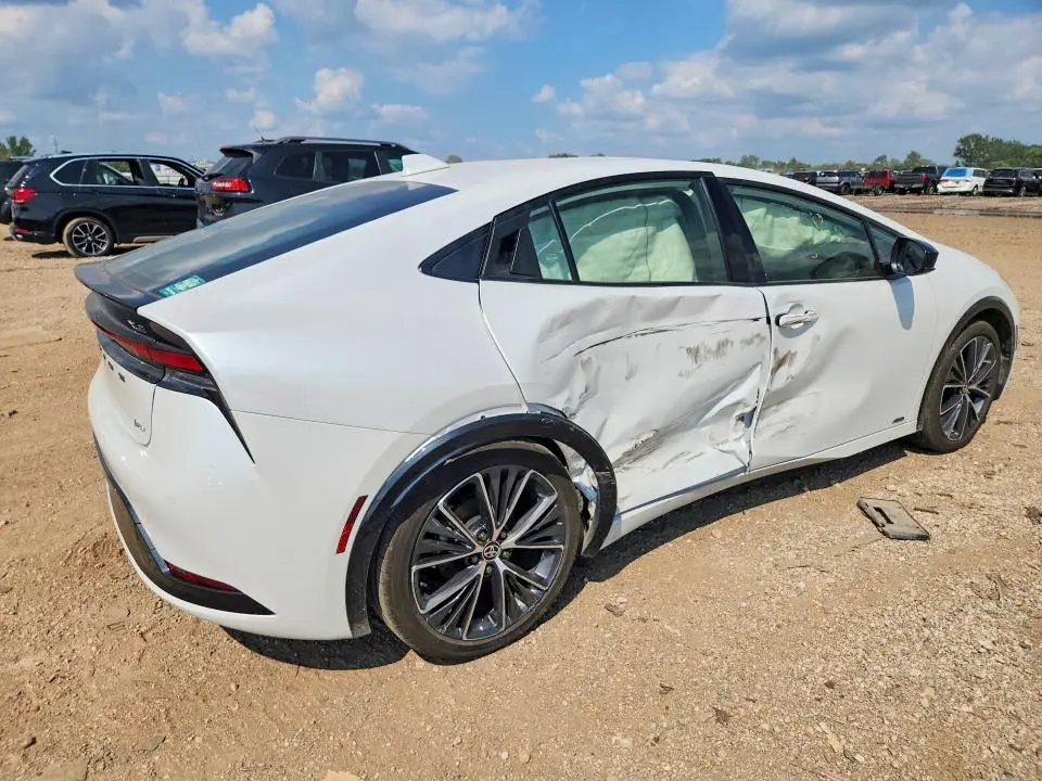 2024 TOYOTA PRIUS XLE  
