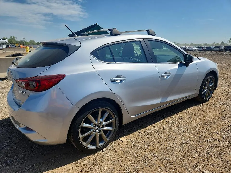 2018 MAZDA 3 TOURING  