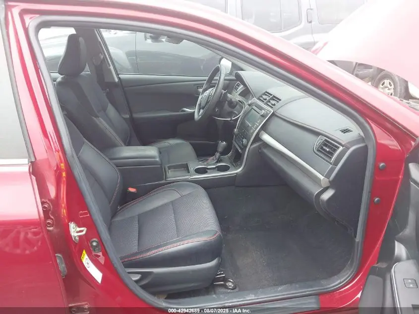 2016 TOYOTA CAMRY SE